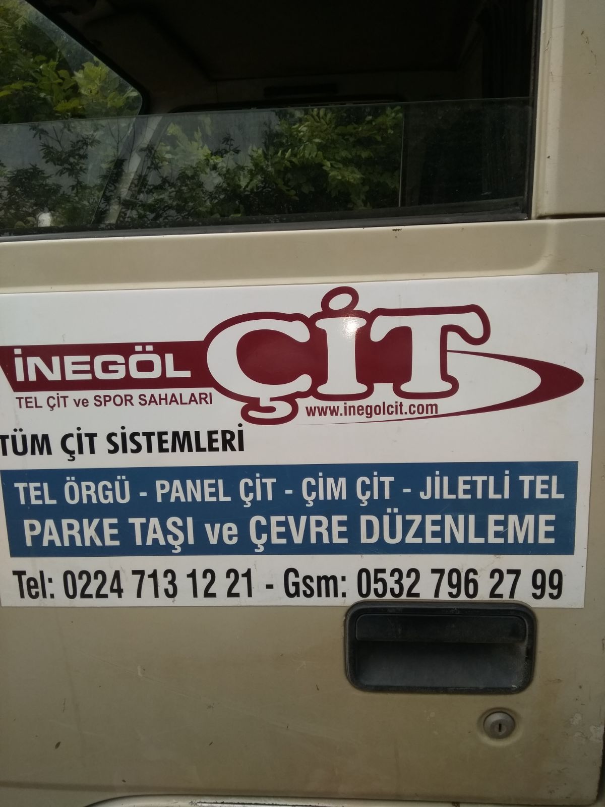 İnegöl Çit hizmet aracı — tel örgü, panel çit, çim çit, jiletli tel, parke taşı ve çevre düzenleme